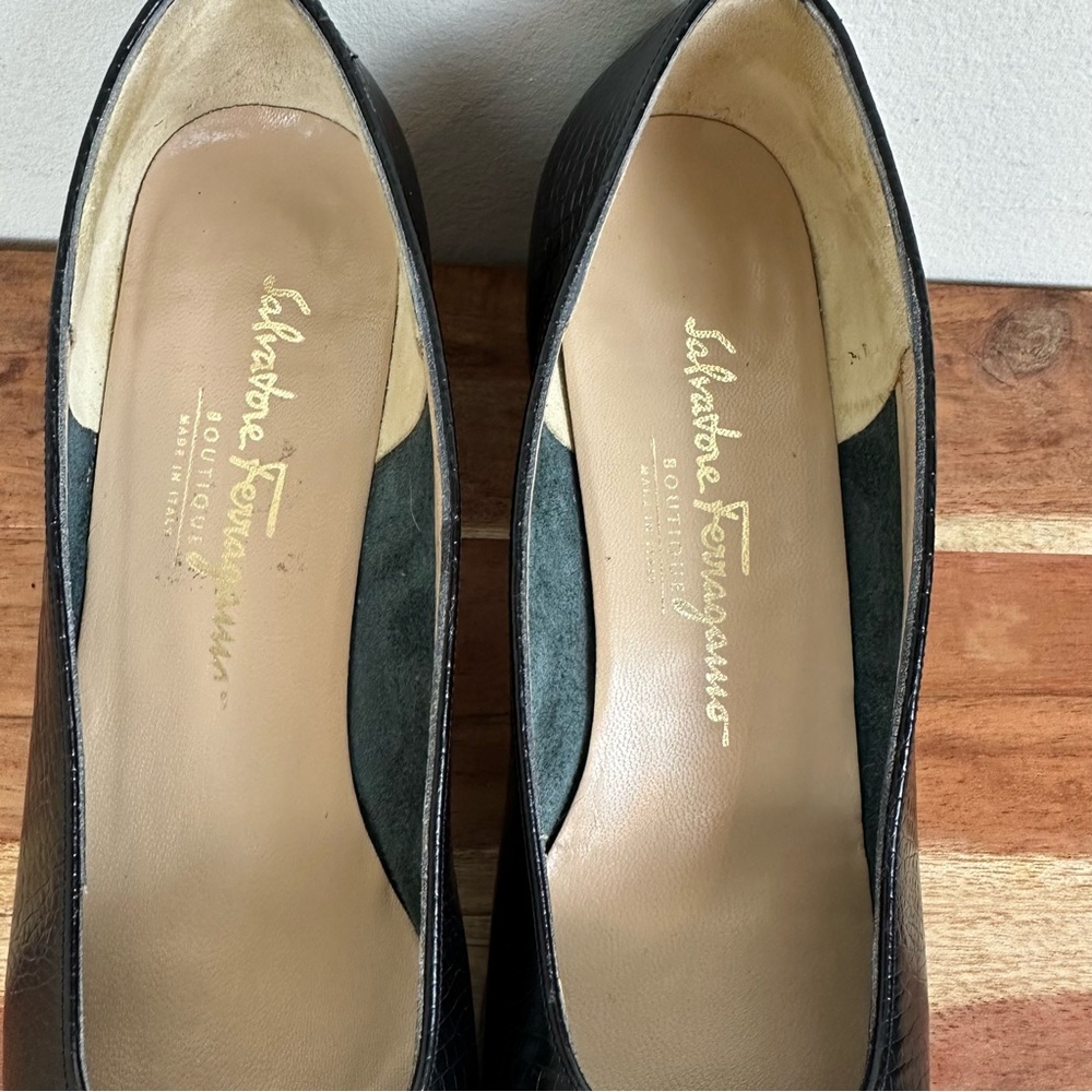 Vintage Salvatore Ferragamo Gancini Pumps - Picture 4 of 13
